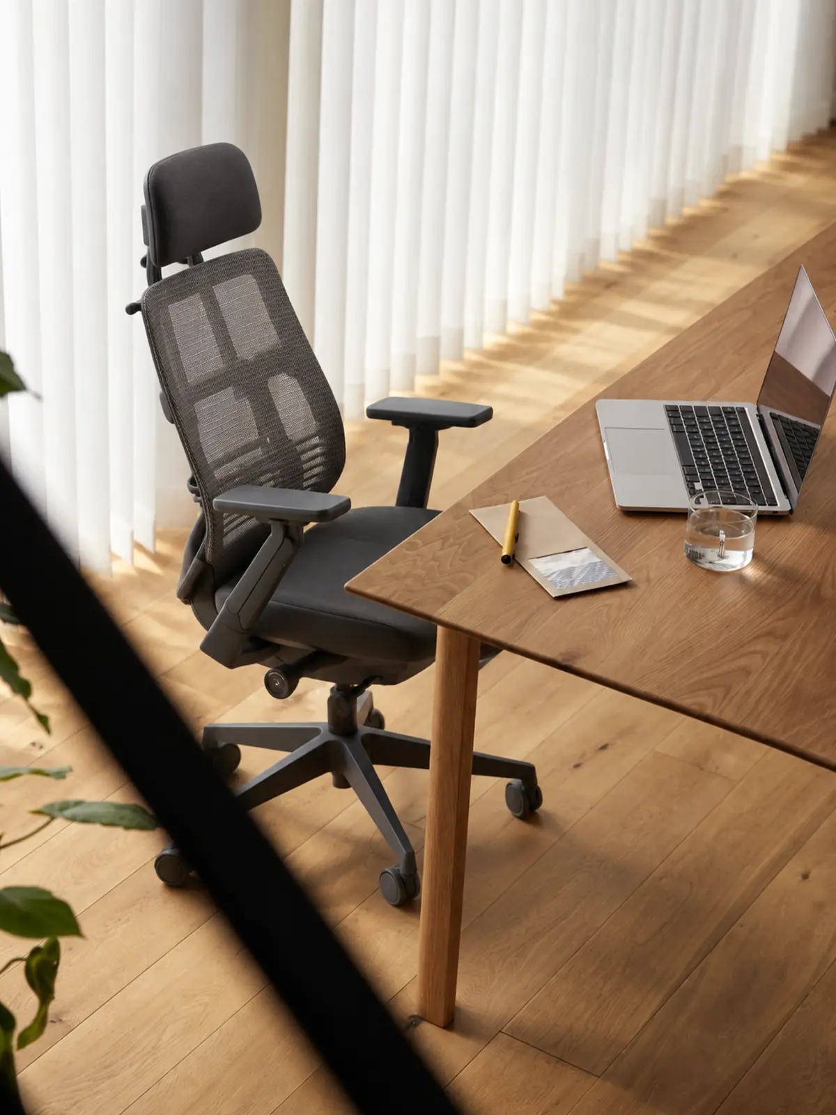HIGH-BACK · ERGONOMIC